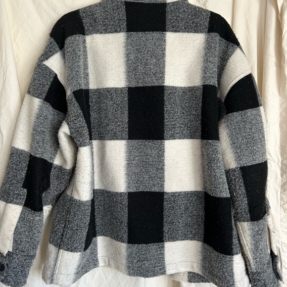 Core Life Shacket - Picture 2 of 3